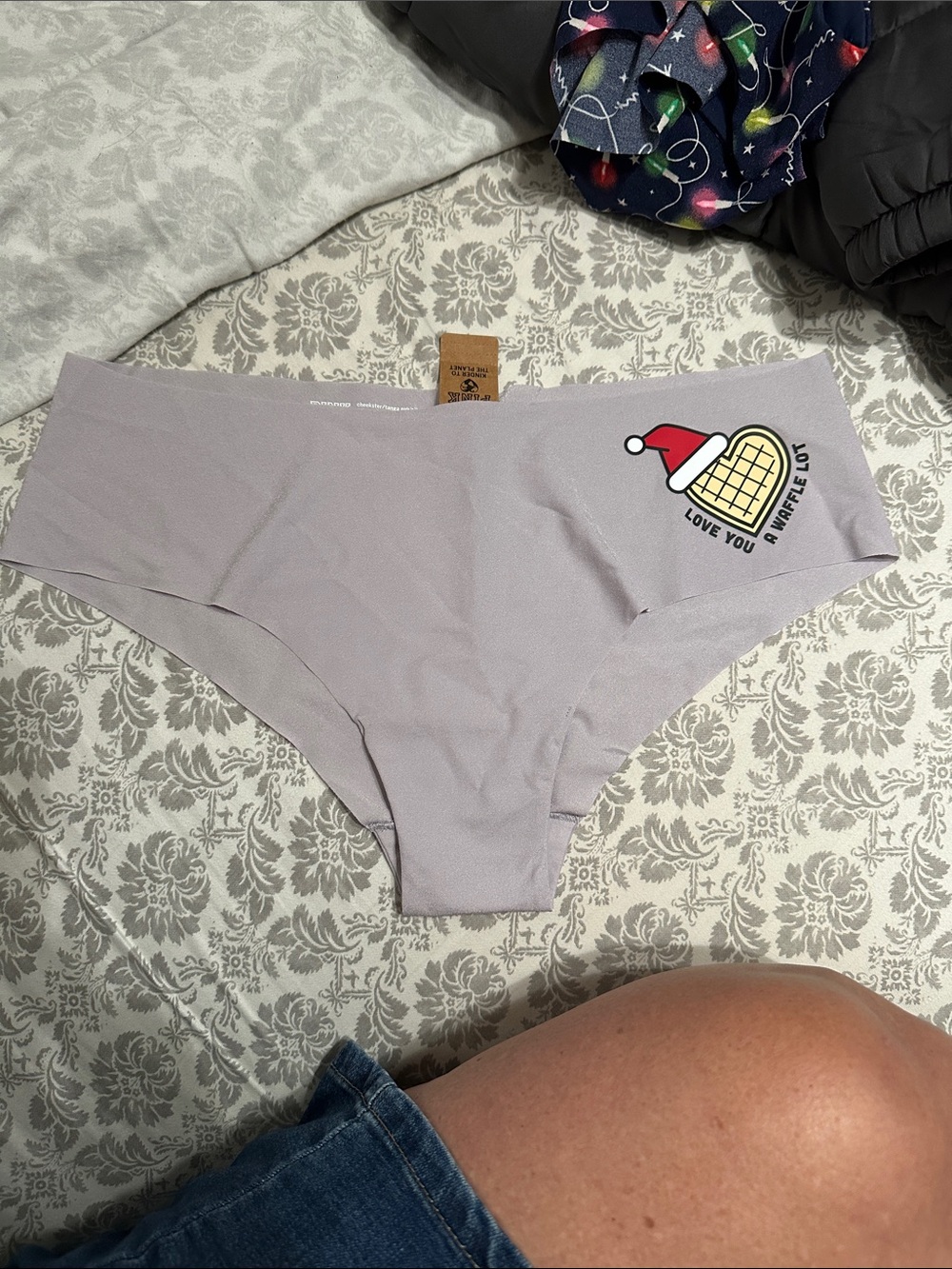Victoria's Secret Light Lavender Seamless Hipster with Waffle Heart Graphic. NWT